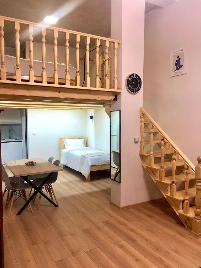 Guest House Dashi ジロカストラ エクステリア 写真