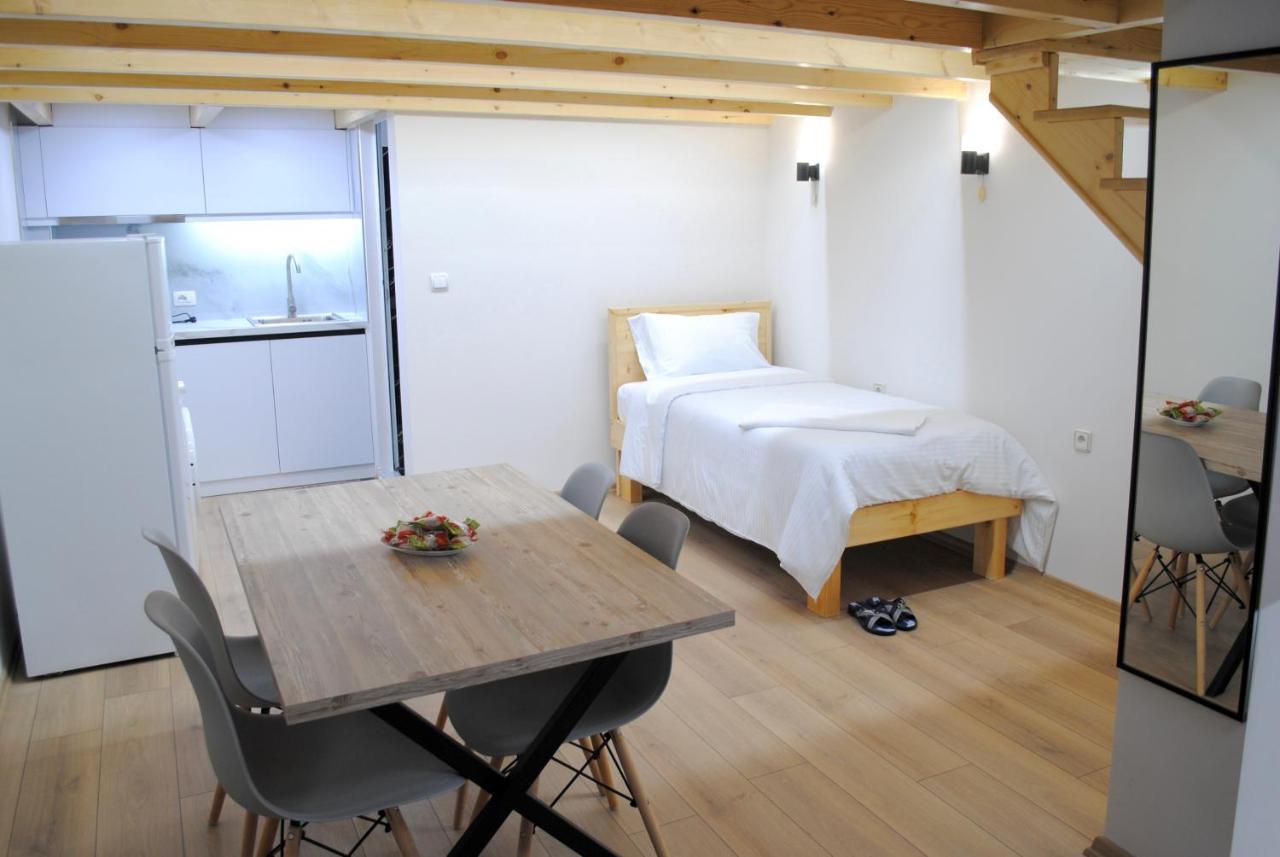 Guest House Dashi ジロカストラ エクステリア 写真